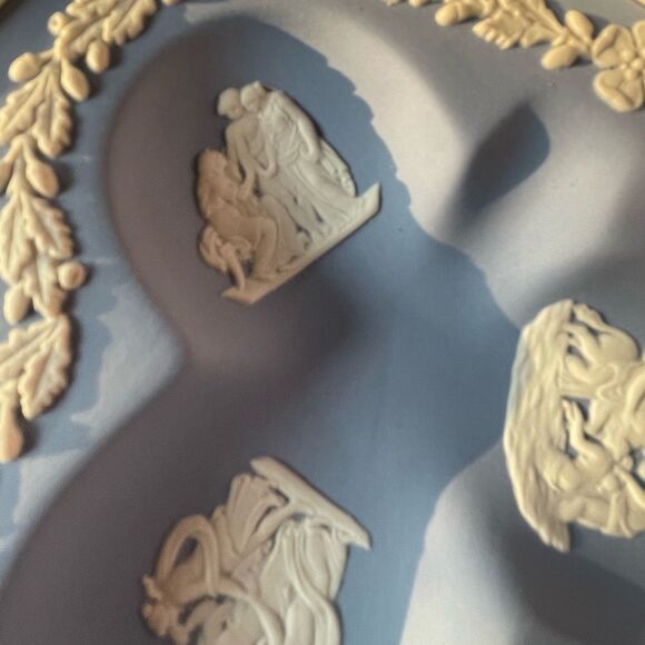 Wedgwood Blue Jasper Vintage Clover Shaped Trinket Dish in Original Box - Picture 3 of 14